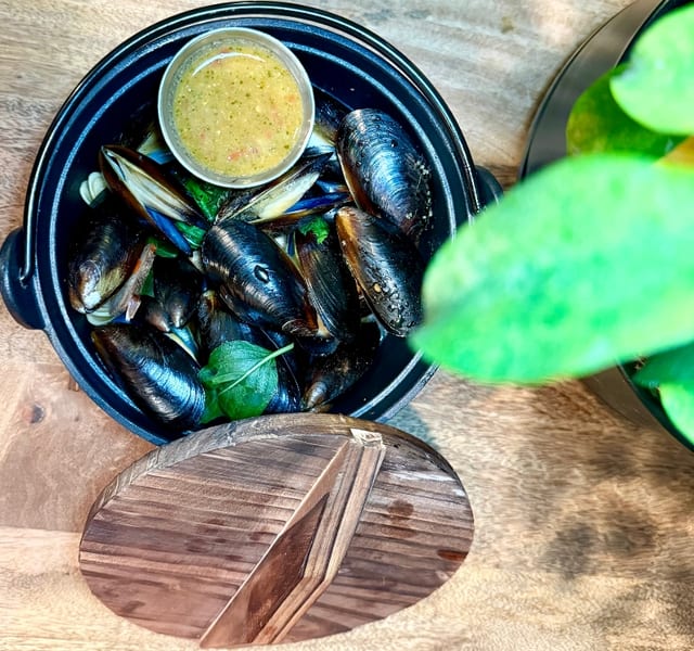 Thai Herb Mussels